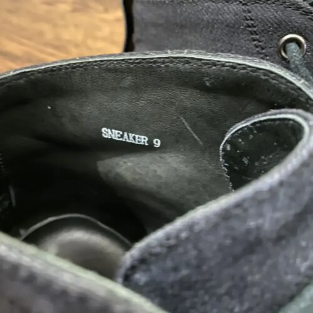 Heutchy Men’s sneaker Shoes‎ Size 9 Black Canvas